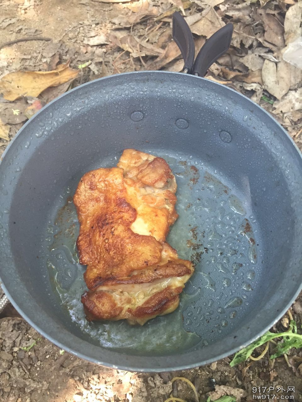 牛油煎鸡排，由于不吃牛排所以吃了很多鸡排