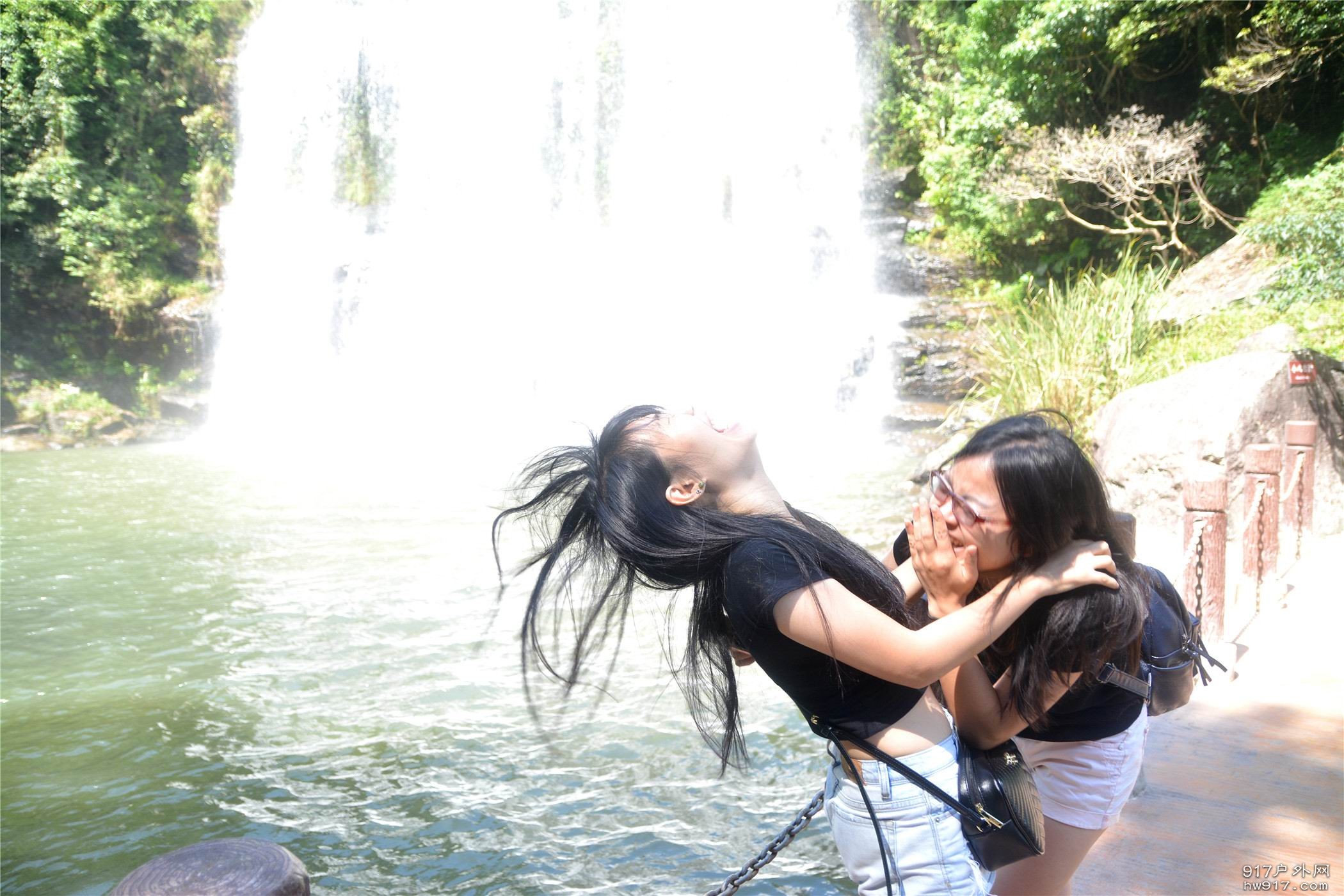 他人笑我太疯癫，我笑他人看不穿~