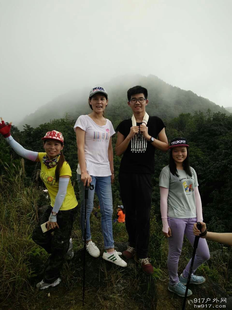 终于来个小鲜肉了。