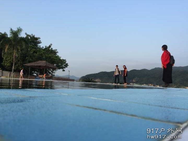 美麗的游泳池2