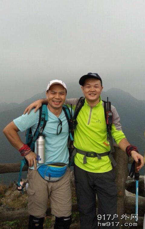 辛苦帅帅的领队