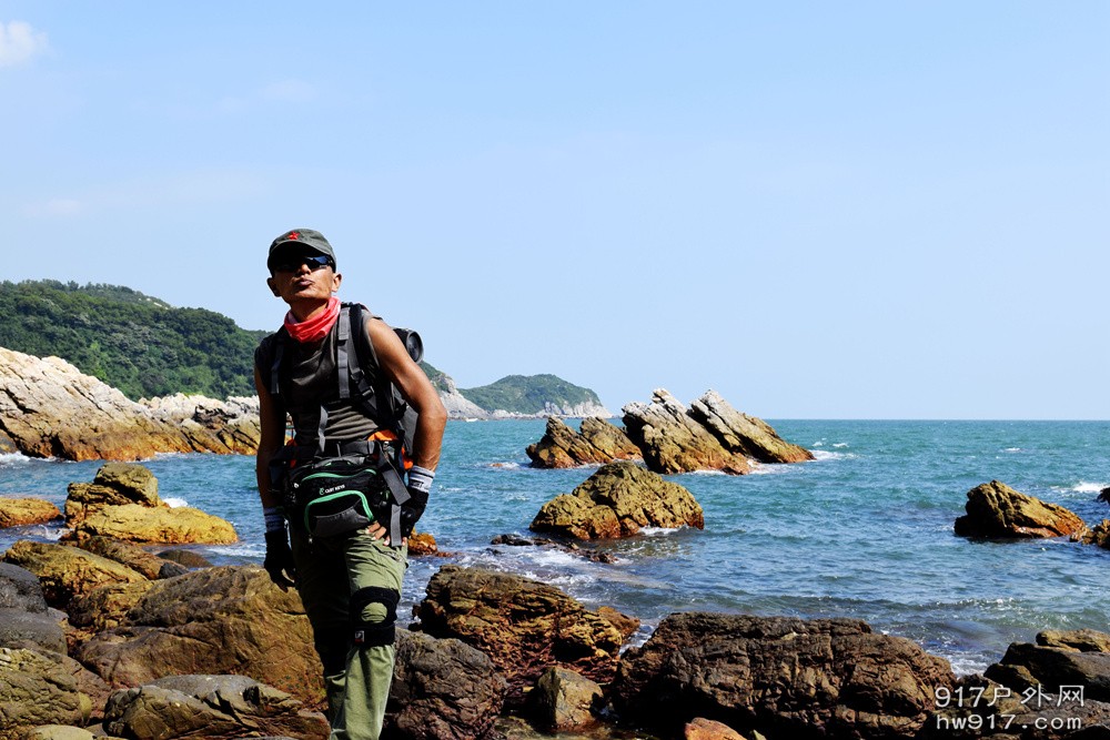 这位老驴看着很有感觉，像一个倔强的行者一样，偷偷拍了下来，嘿嘿
