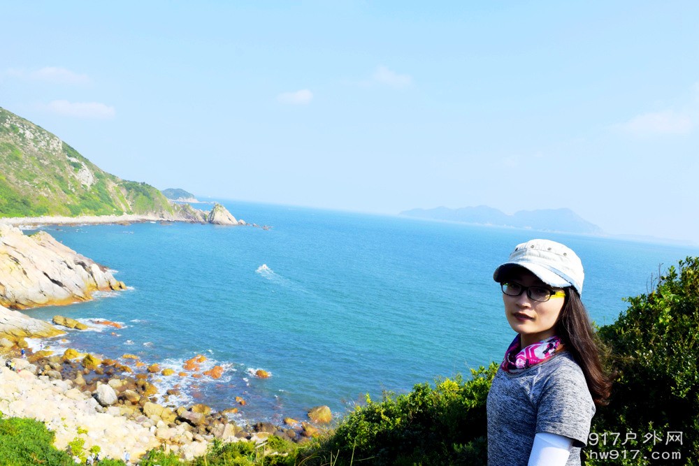 雨夜在路过一湾浅滩的时候，因石头太滑，手上大大小小的割破了十来多个口子，我都看到心疼，丫头硬是坚持到 ...
