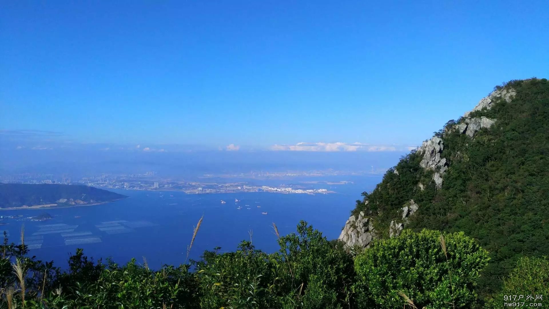 蓝天与海面的融合