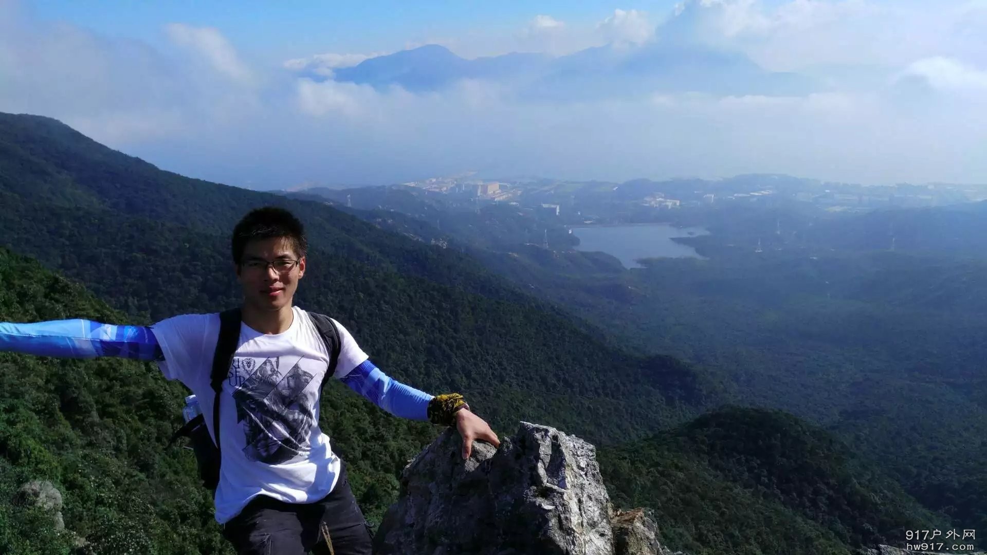 最后介绍一下我同事帅哥，需要联系方式的美女请艾特我