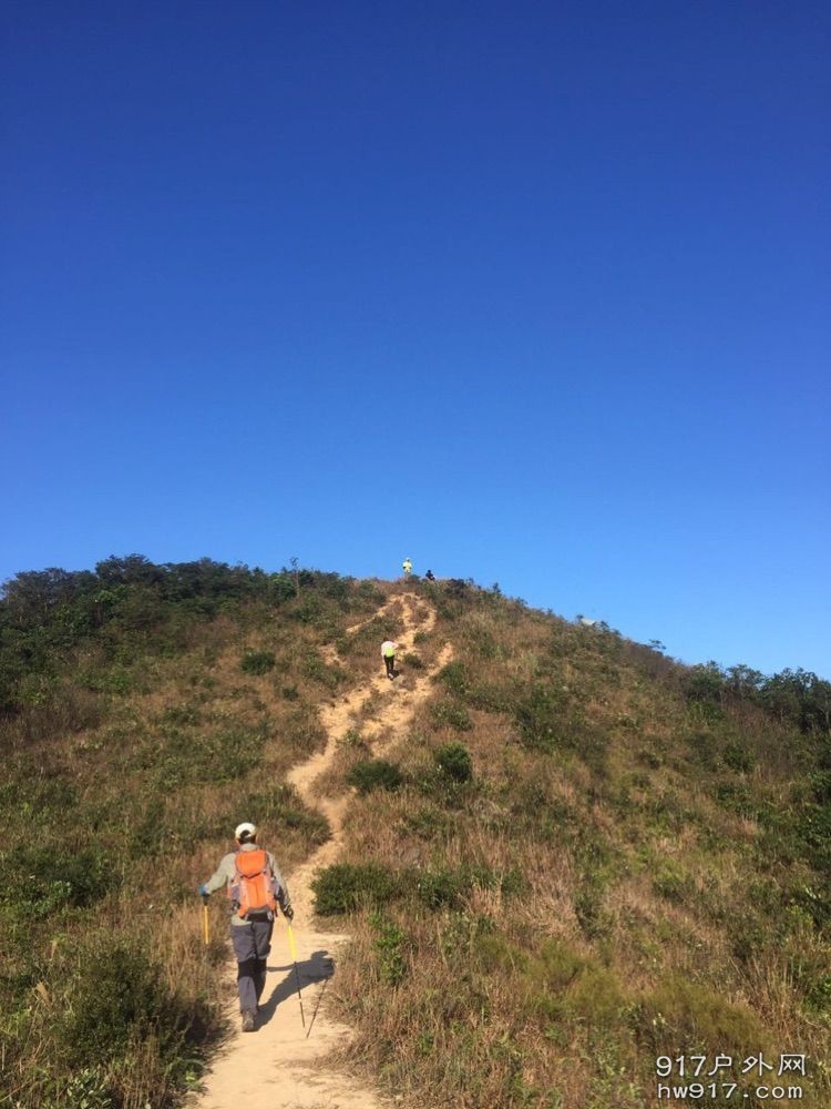 ，路途还有点远，我们不能过多的停留，必须要在天黑之前走完，所以继续出发吧⛽️ ... ... ...