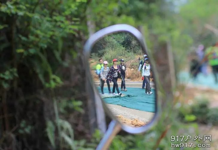 前面2公里水泥路走完，开始进山....