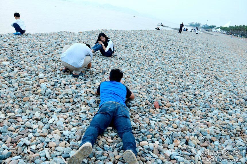 妮子，樵夫与花花给你拍照也是拼了，美女的待遇就是不同吖！！！要是有美女这么给我拍照就好了 ...
