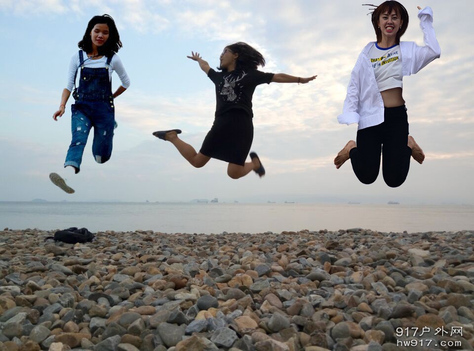 比比谁跳的姿势美！咦，那个小腰腰表情好丰富耶，而且快看肥肥的肚子漏粗来啦！！！我不想笑，憋不住啊，哈 ...