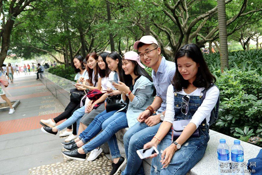 地主家的傻儿子和他的姨太太们