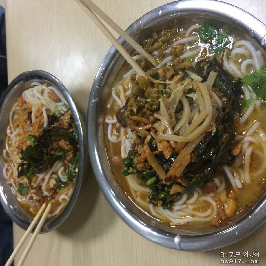 来到灵川的第一件事就是吃份期待已久的桂林米粉