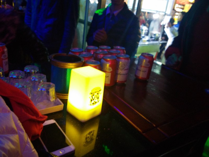 在西街的V8小坐了一会