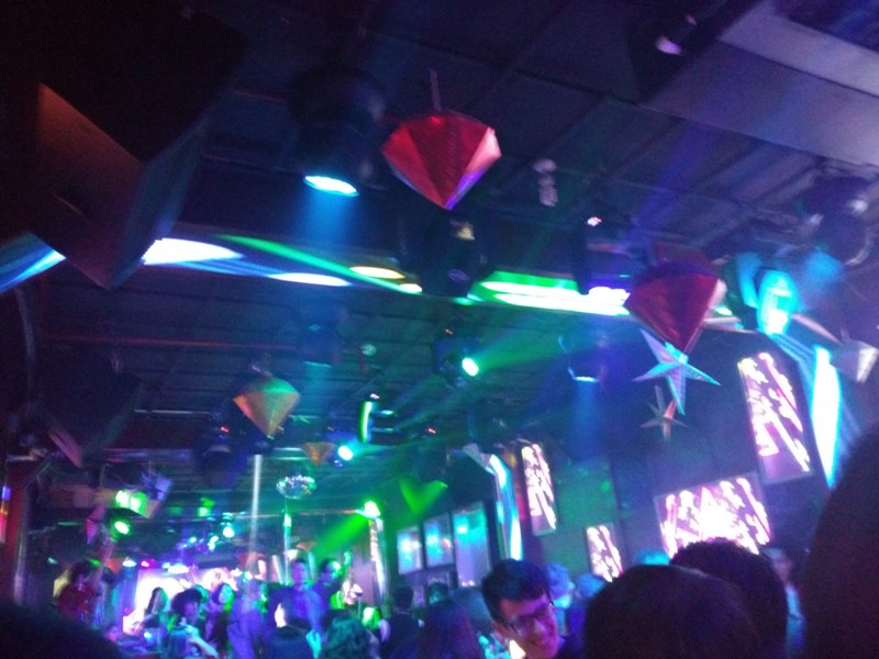 V8的音响实在是震得心脏都要跳出来了