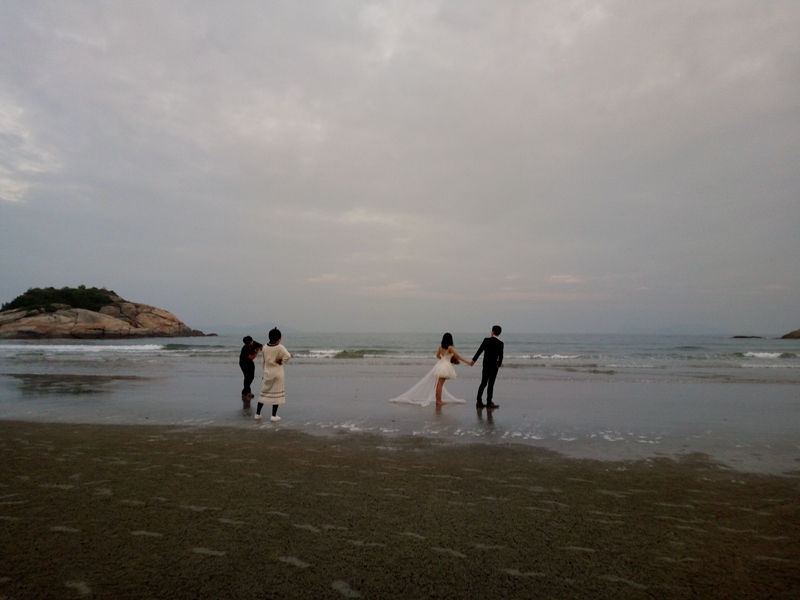 为了美美的婚纱照， 这准新娘也是拼了