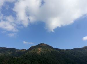 蓝天、白云、山脉