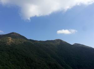 蓝天、白云、山脉