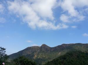 蓝天、白云、山脉