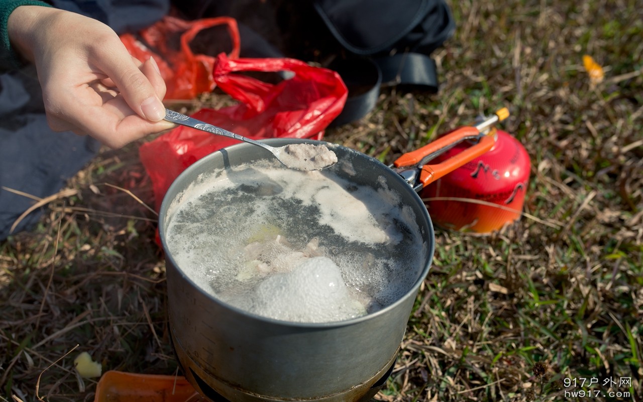 煮若水头天晚上处理好的排骨