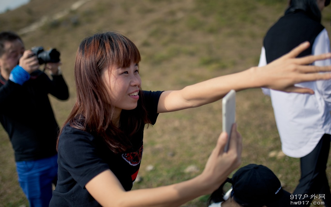 让一让我要拍照了，话说拍照的妹子都这样，青哥之能拿着相机站在后面远远的拍 ... ...