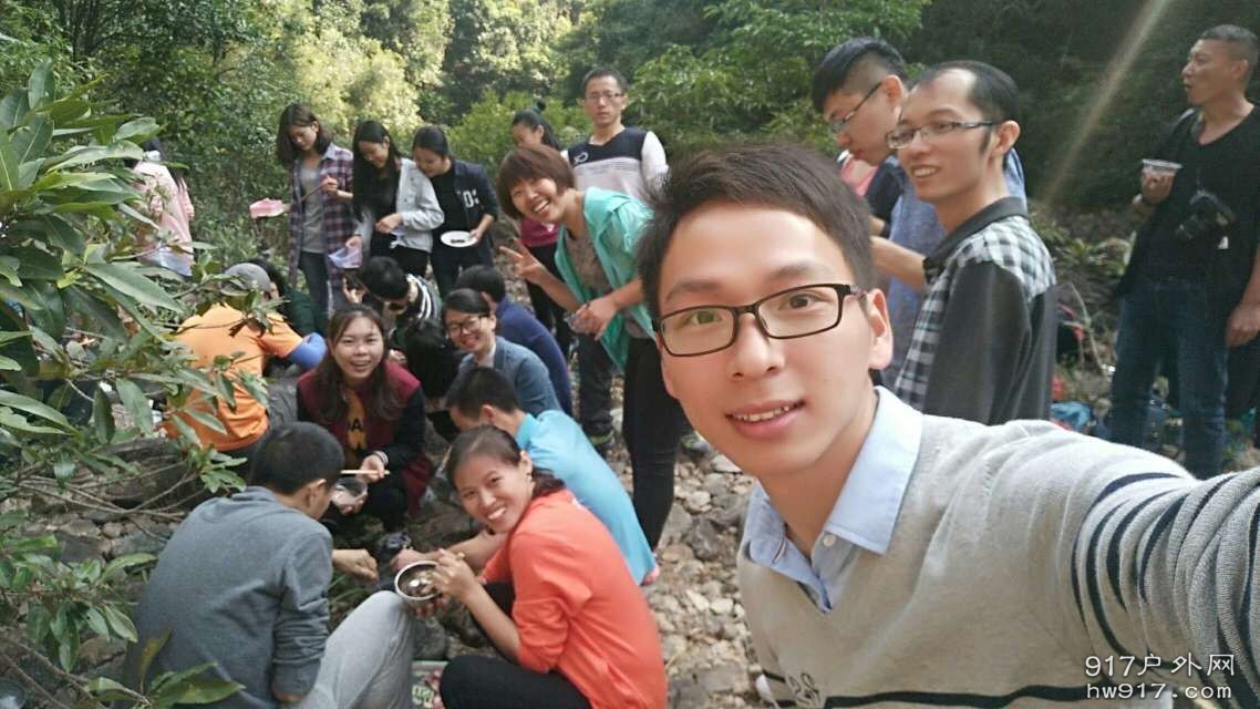 快看，后面在干嘛？