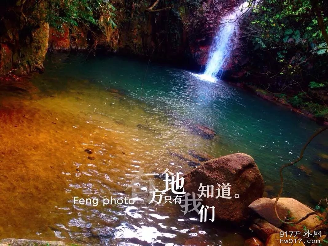 比小溪要大一点的瀑布