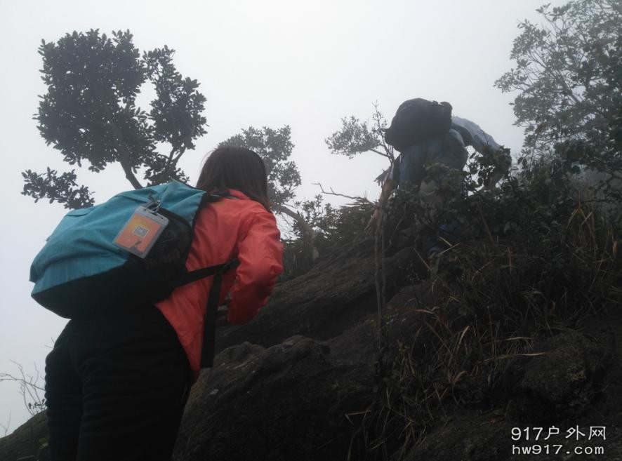 继续，还有50米是这样爬上去的！