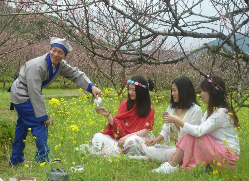 口渴了......小二哥好开心