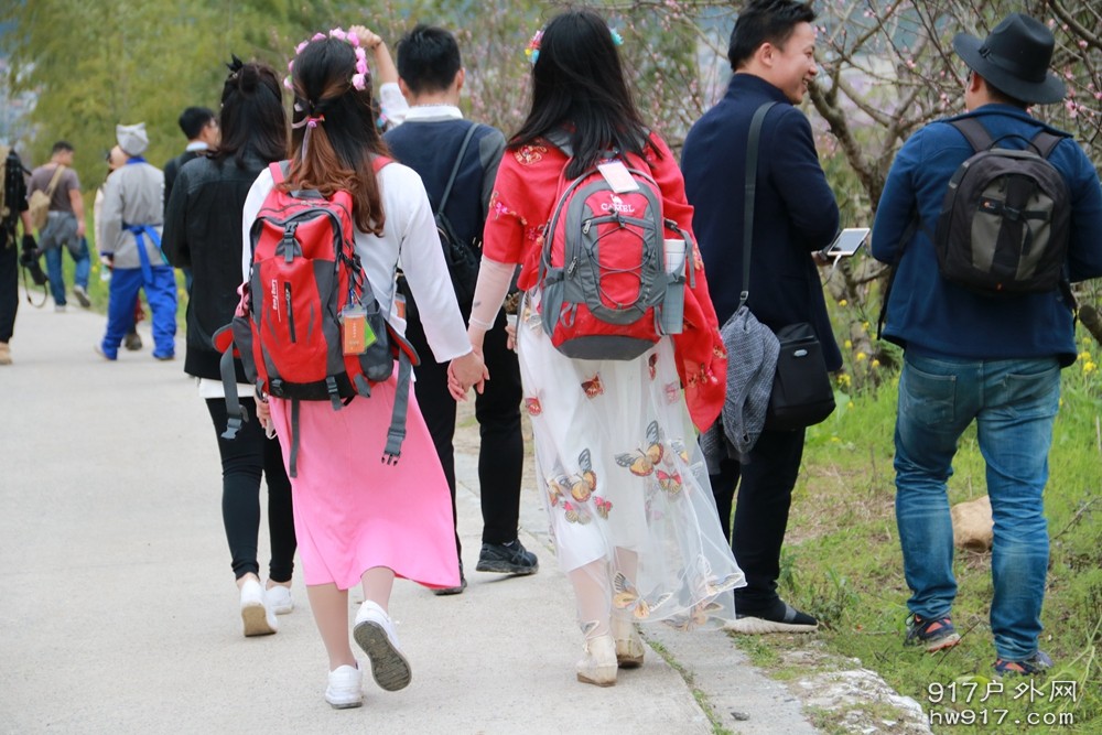 背影也美美哒～～