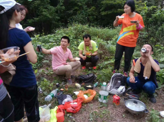 干了这杯，还有三杯……