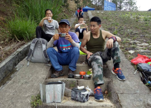 茶逢知己千杯少！