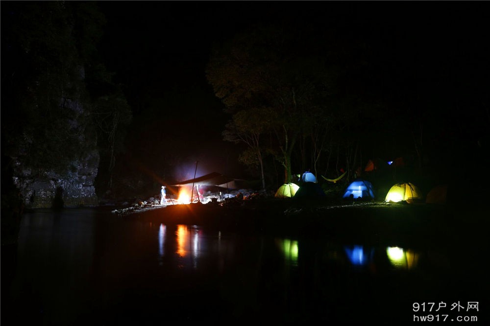 夜晚账蓬 (1).jpg