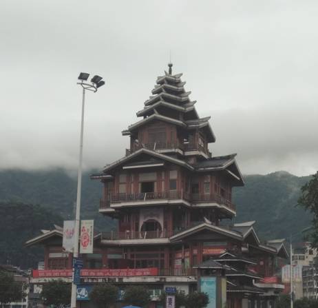 很遗憾天气下雨的原因大家晚点到了龙胜县城。不过一碗香喷喷的桂林米粉还是让人充满精神，跑外面啪啪来张少 ...