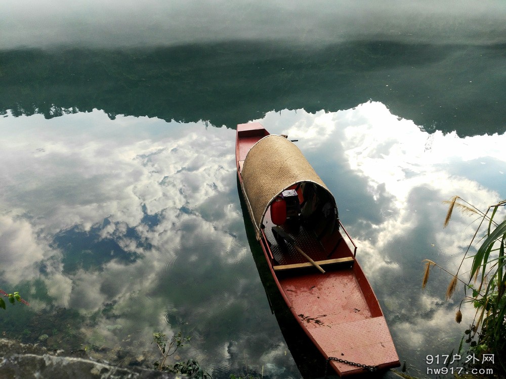 到底是天空太美还是水太清