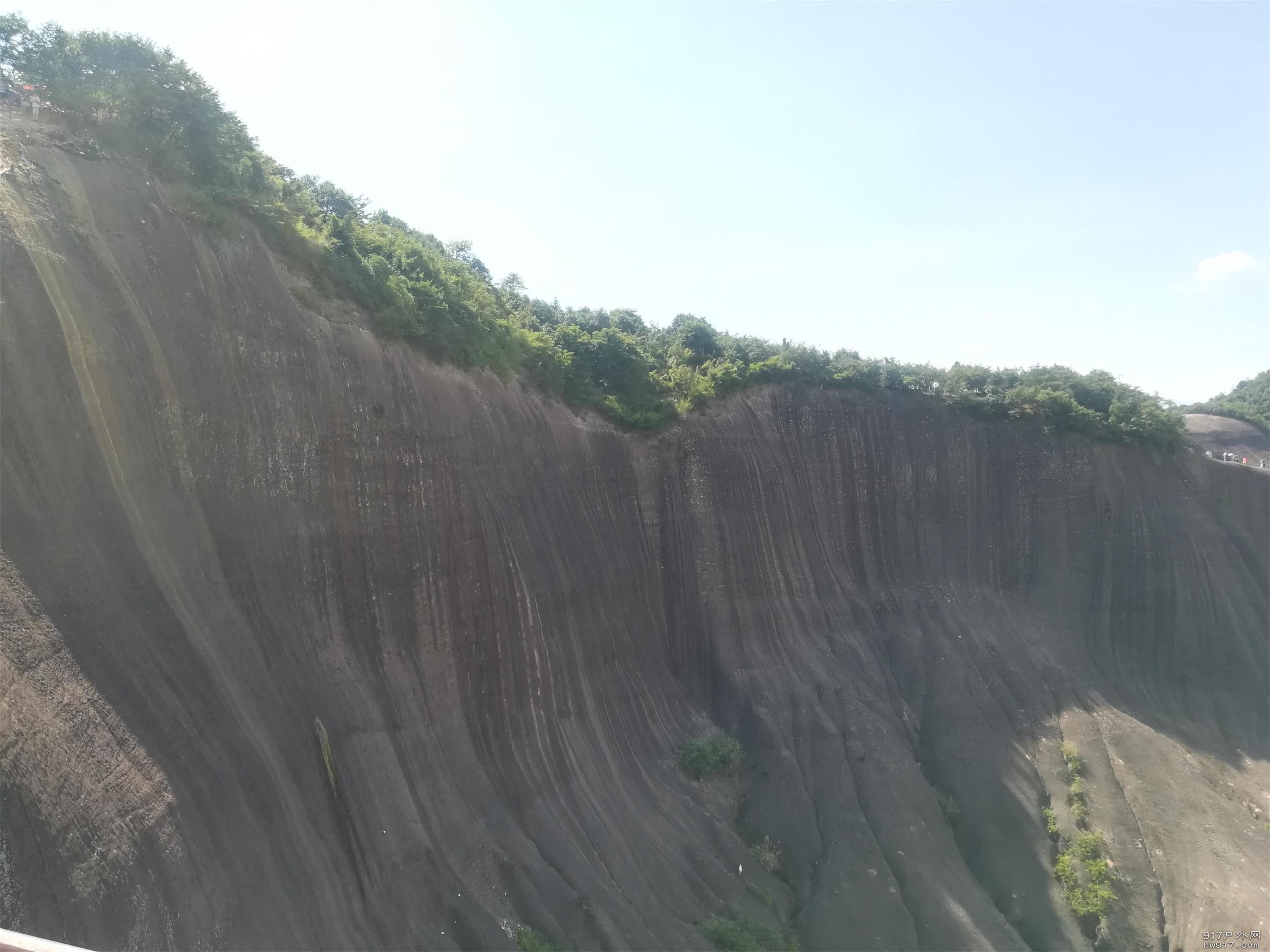 往下看还是很深的