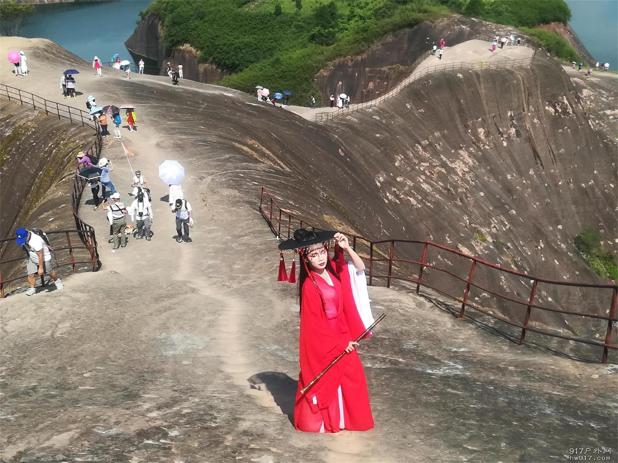 再来个古装美女照