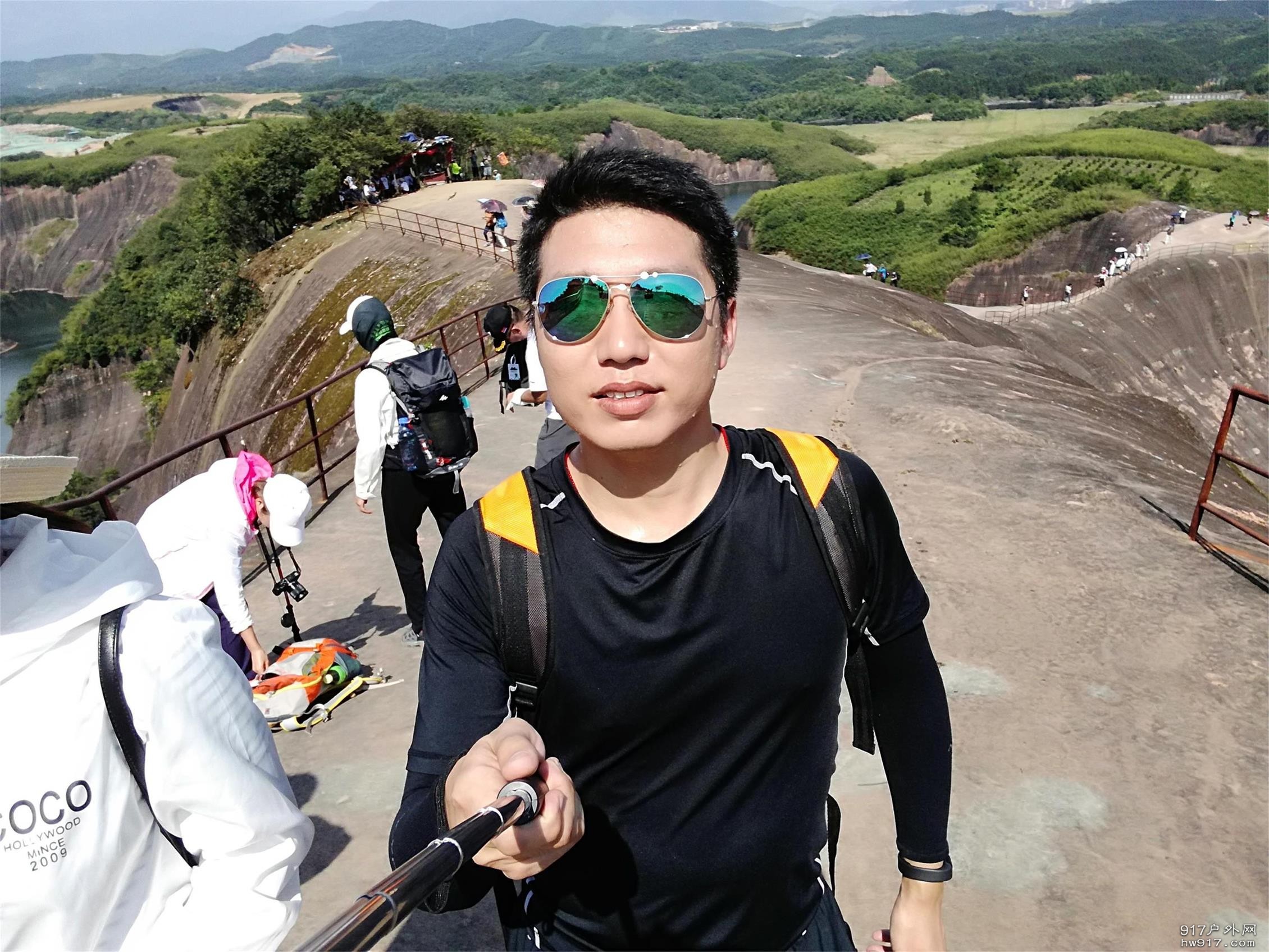 看着身后的风景，真想留下来