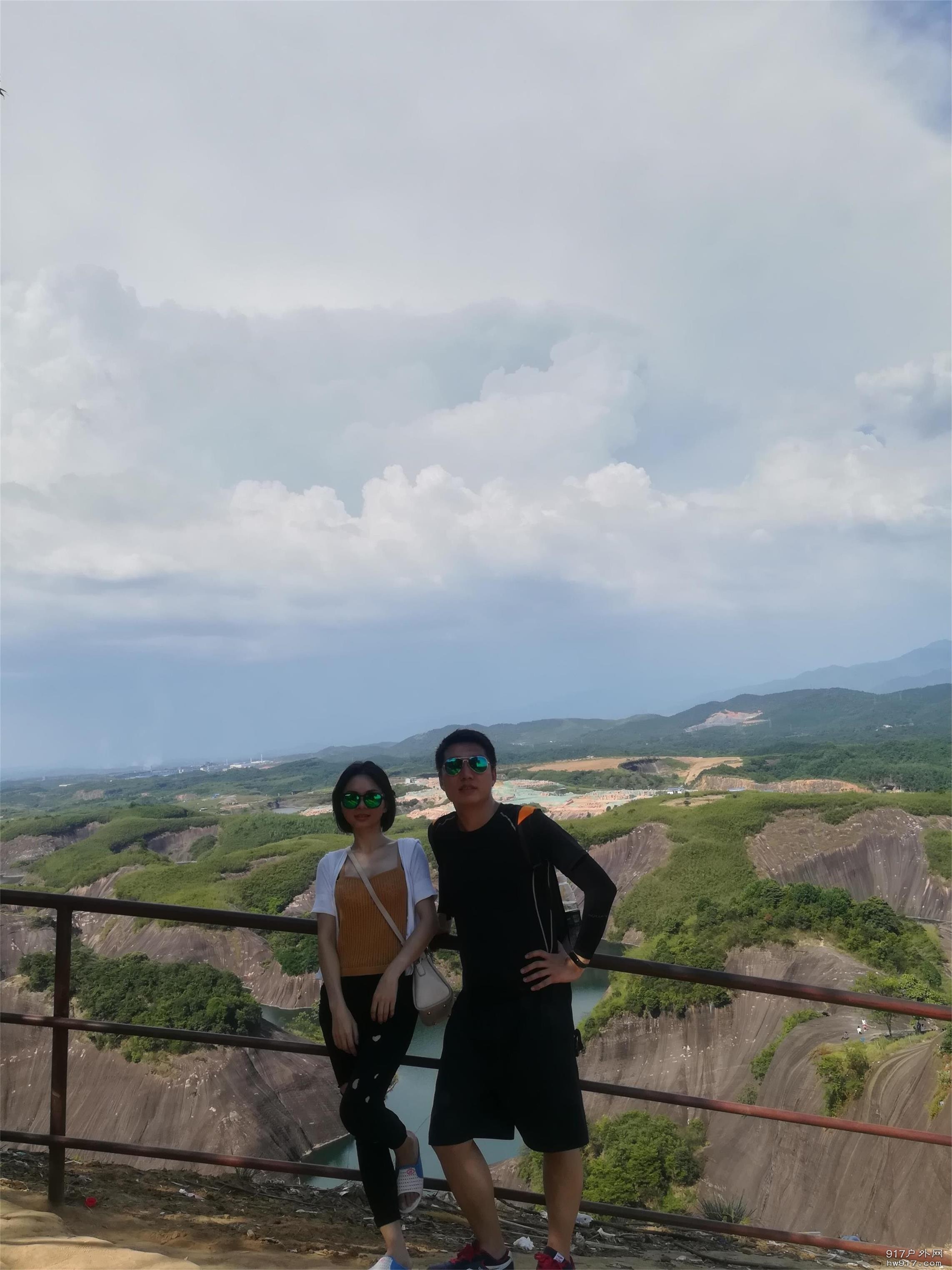 与美女同框（虽然不知道她是哪个）