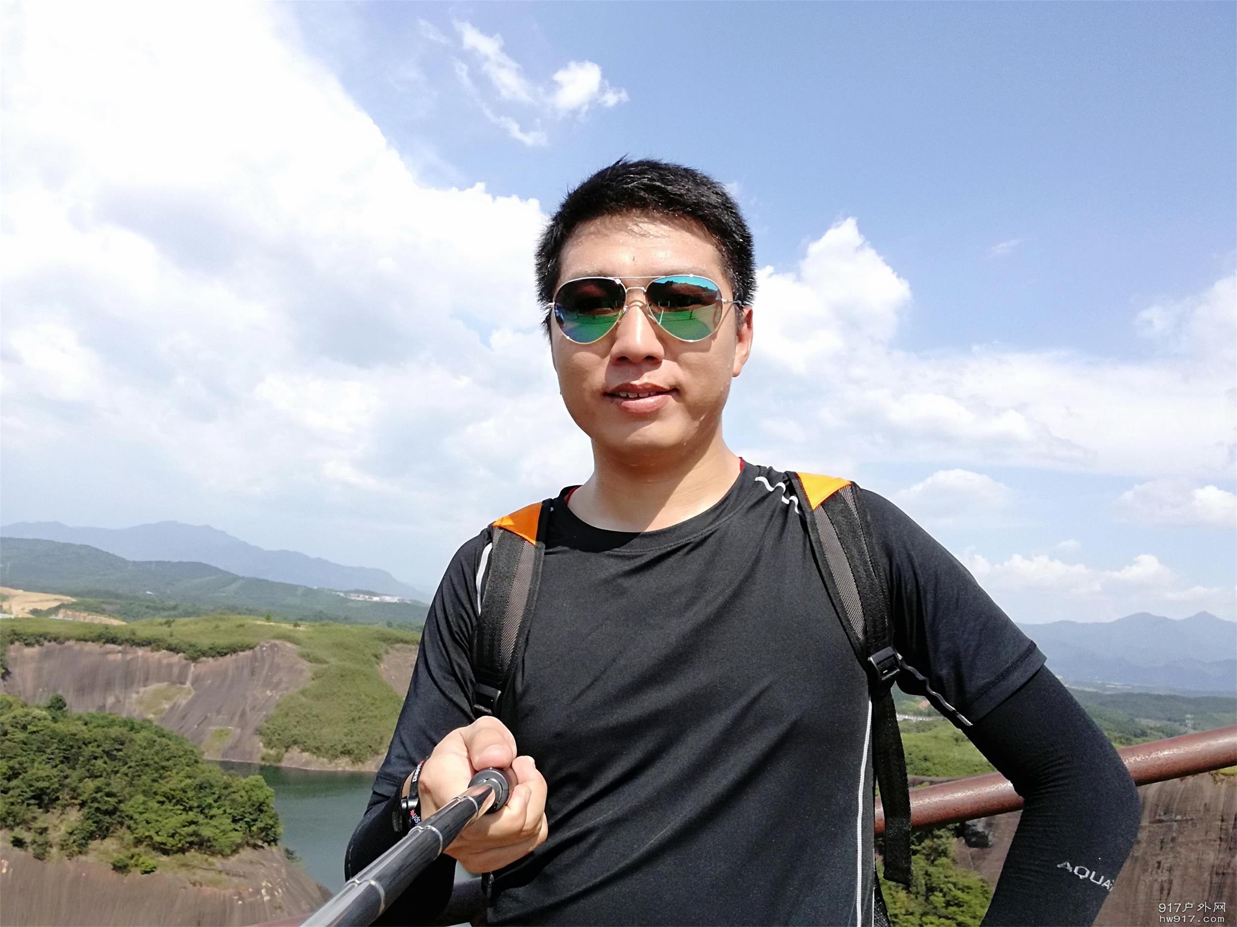 蓝天白云，高山流水，还有本尊照