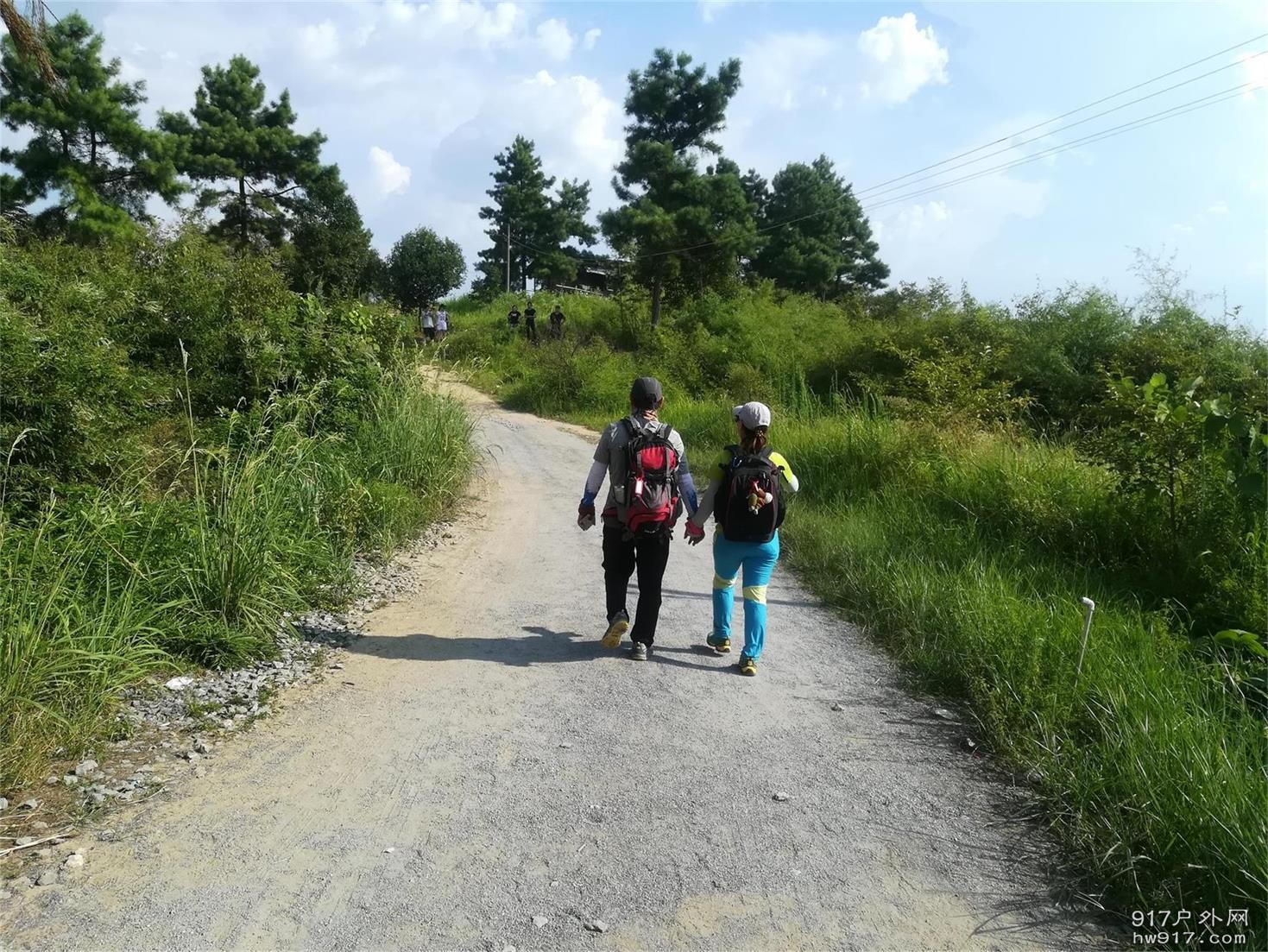 偶遇一对年近60的驴友，感动...相濡以沫