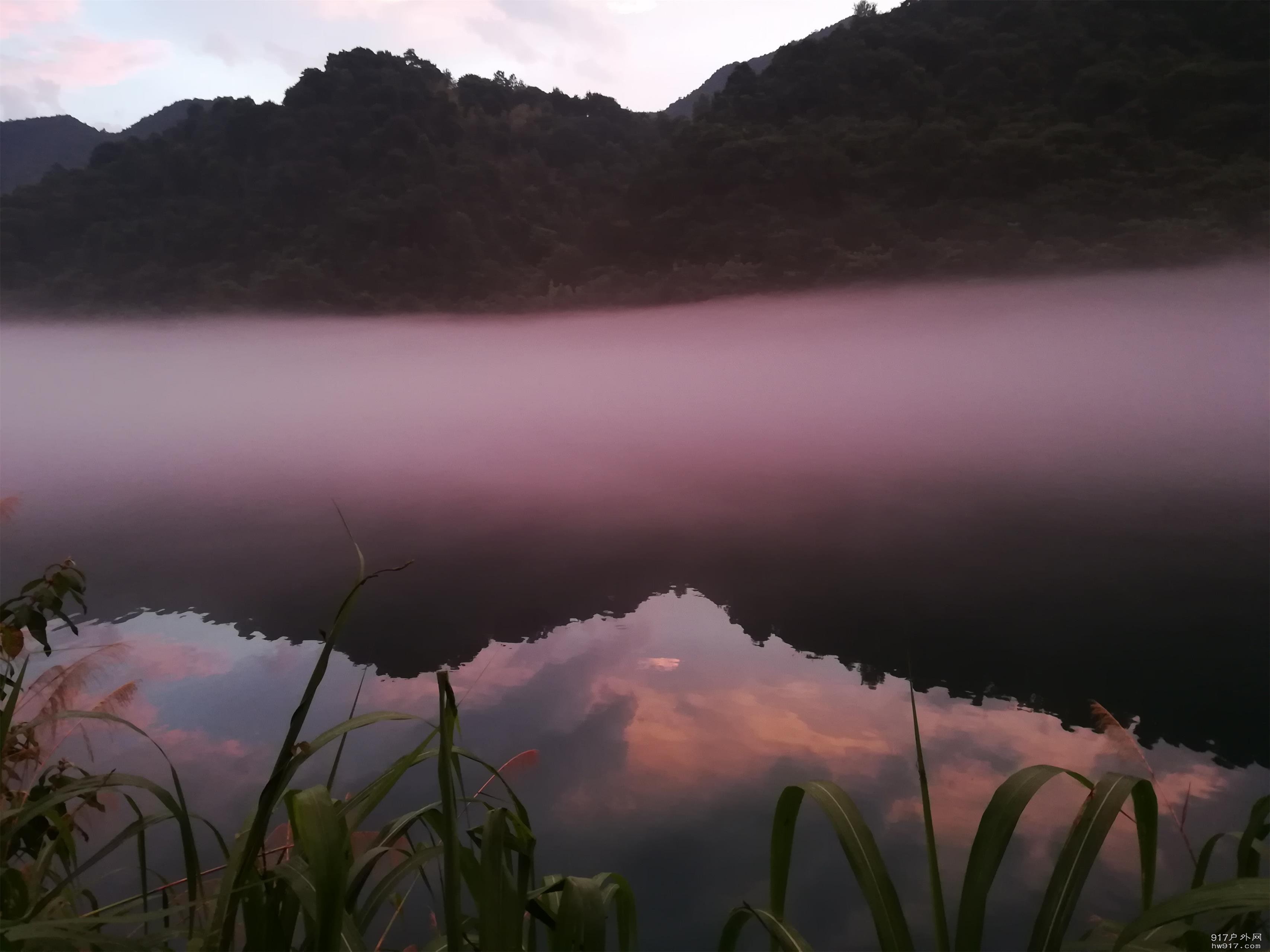 青天白云，大山雾景，加上倒影，美哉