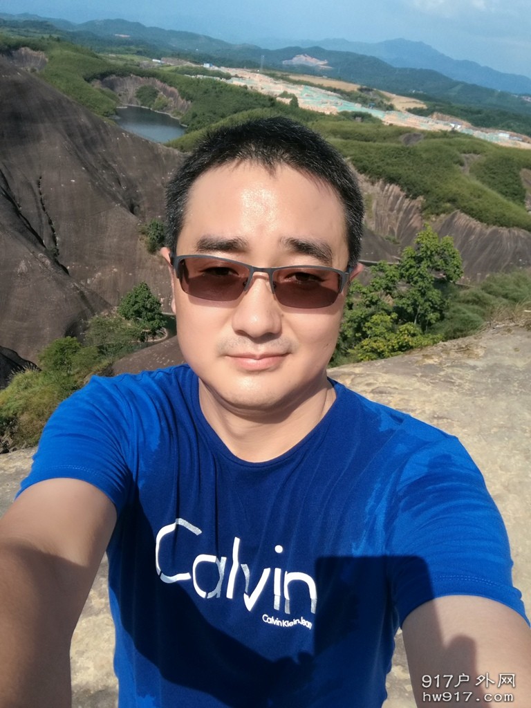 这是非常会照顾人的暖男“混混”