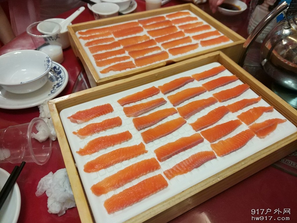 两份三文鱼，吃了还想吃