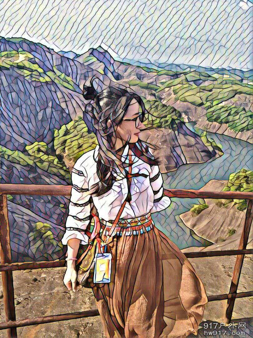 这侧脸，也算是在风中凌乱了一把。