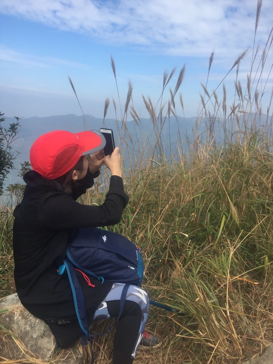 嘿，帅锅在后面，拍哪呢