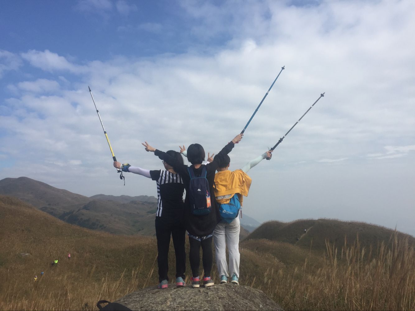 天气再热，也挡不住妹子拍照的热情