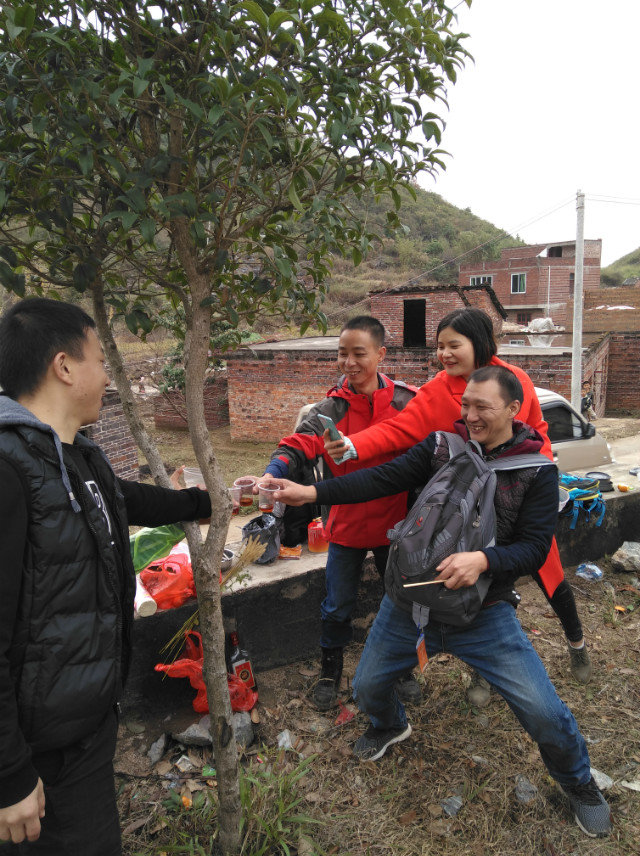 走在一起是缘分，一起在走是幸福。