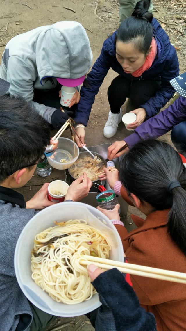 开吃啰，远古大哥的第一锅面条一扫而光