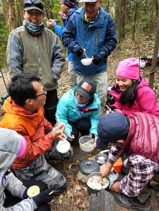 终于等到小明哥的腊肉饭了，这次的格外好吃，因为又饿又冷
