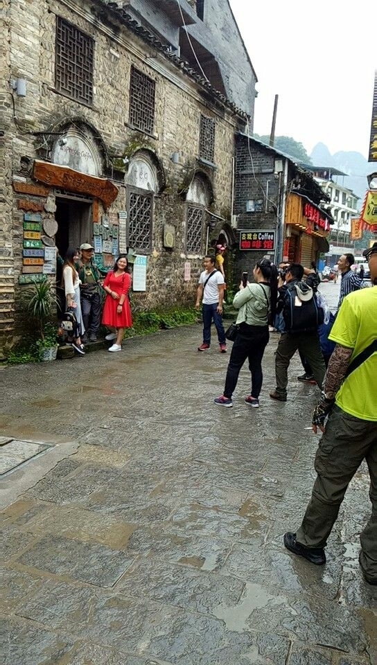 达到之前，长得美的都开始拍照了