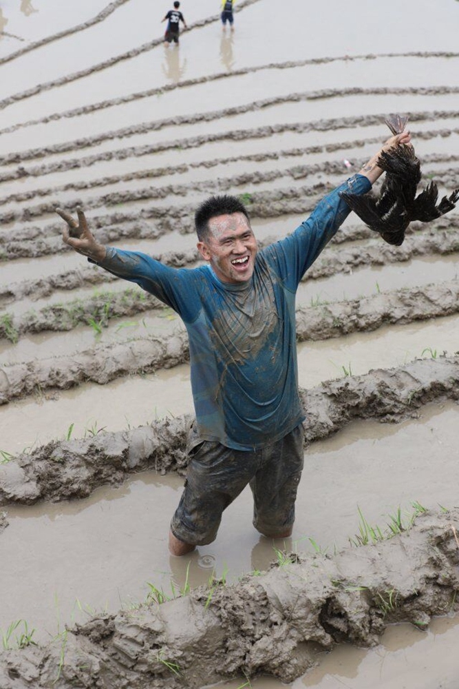 对，你没看错，又是足行万里，吃人鸭嘴短，镜头要给足...